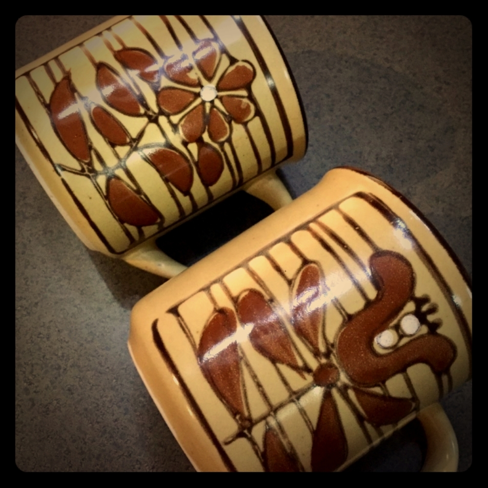 Set of 2 Vintage Mugs